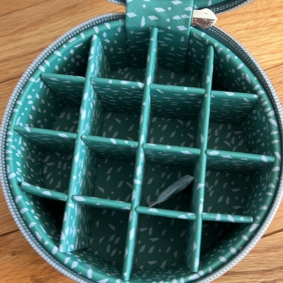 Doterra essential oil holder - Picture 3 of 5